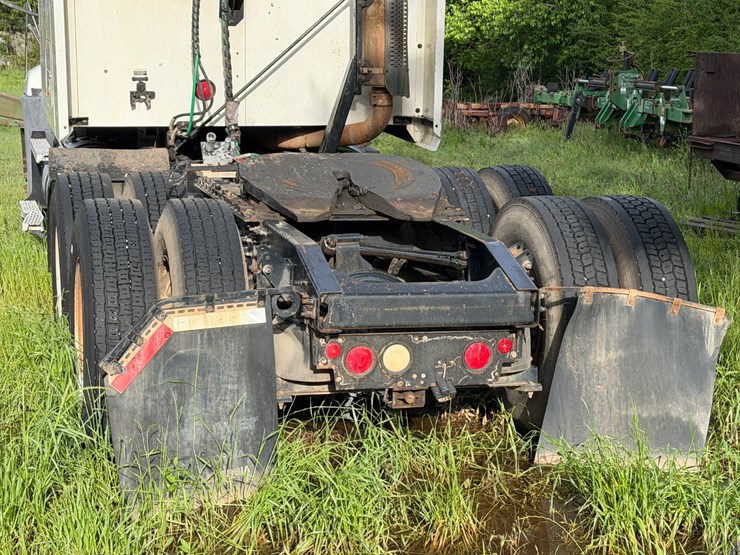 #502-•-2005-mack-cxn613-truck---2005-mack-road-tractor-w/-sleeper-image-16
