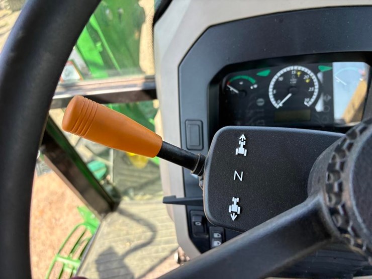 2024-john-deere-5060e-image-35