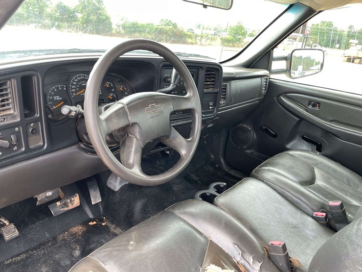2006-chevrolet-silverado-2500-image-11