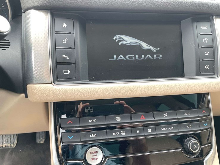2017-jaguar-xf-4-door-sedan-(87,398-miles)-image-13