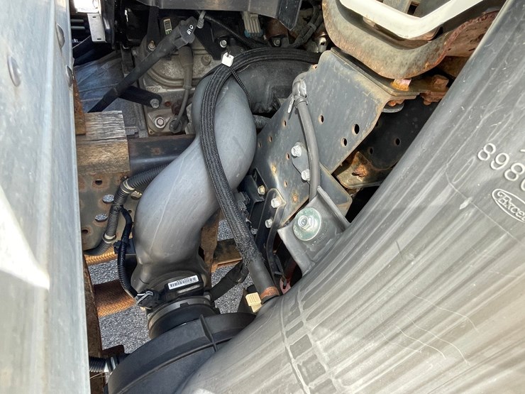 #3278-•-2017-isuzu-n-series-straight-truck-(has-wi-title)-image-39