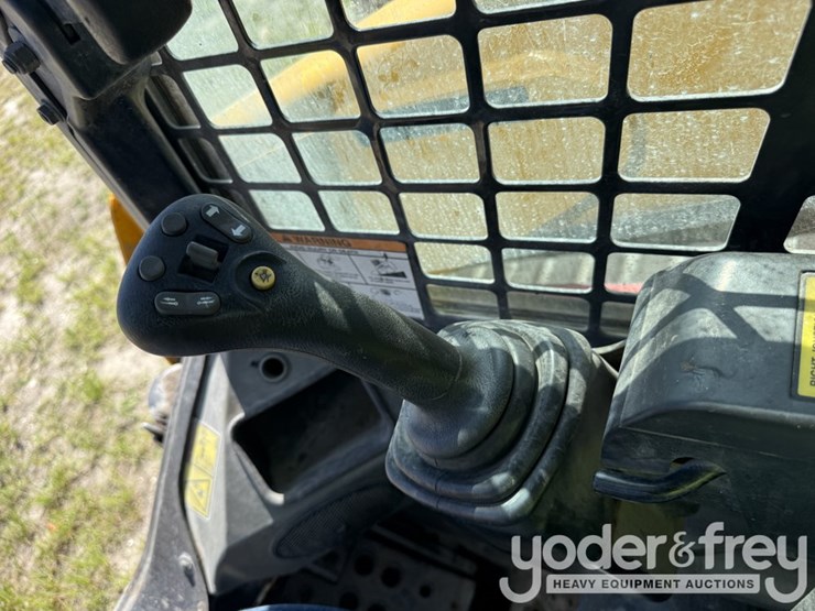 2015-bobcat-t770-image-11