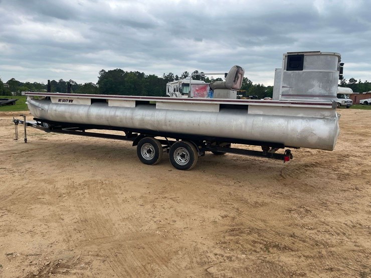 2003-palm-beach-24’-pontoon-boat-with-tandem-axle-trailer-image-2