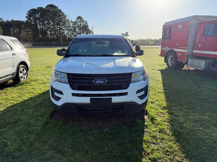 2017-ford-explorer-image-6
