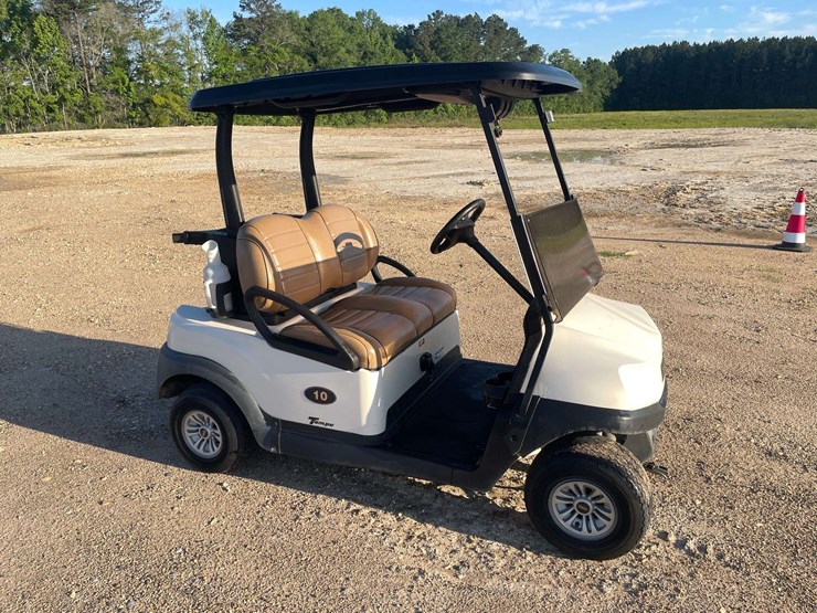2022-club-car-tempo-2-passenger-48-volt-golf-cart-with-charger-image-4