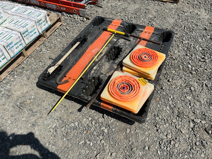 #41894-•-(4)-foldable-traffic-cones-&-water-cut-off-bars-inv#-41894-image-4