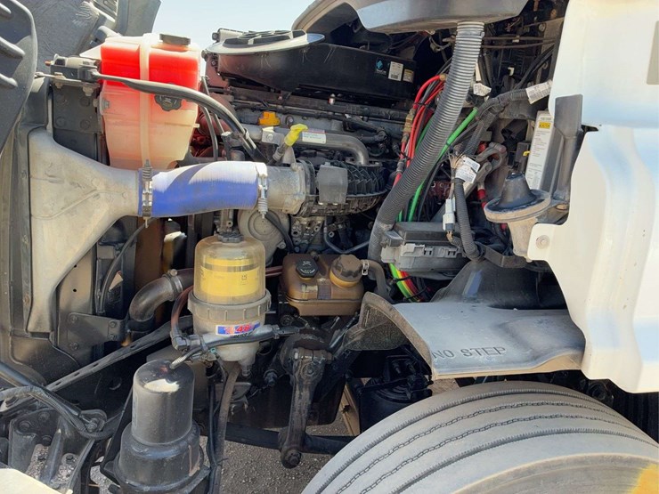 2019-freightliner-cascadia-113-image-40
