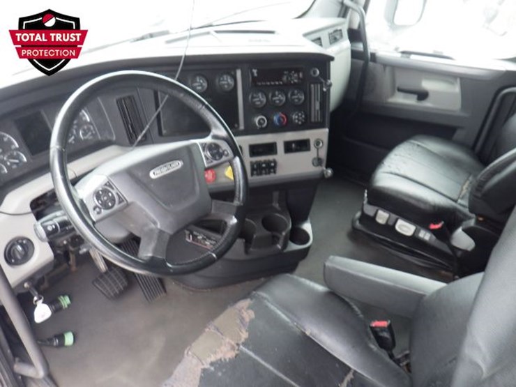 2021-freightliner-cascadia-126-image-19