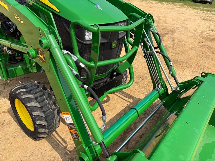 2025-john-deere-1025r-image-21