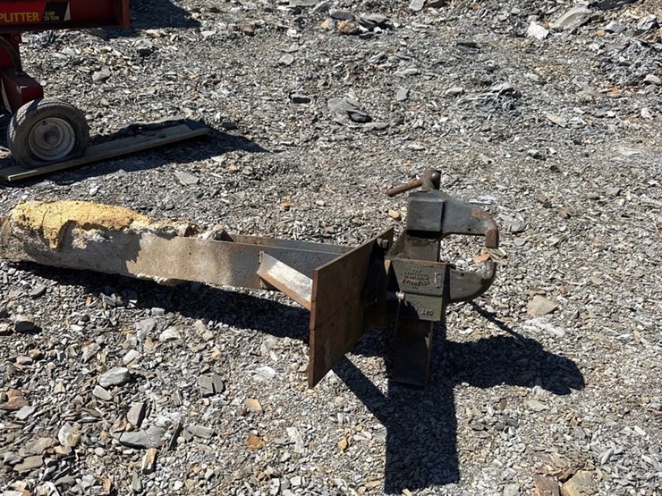 #1020-•-large-old,-heavy-duty,-vice-and-stand.-image-1