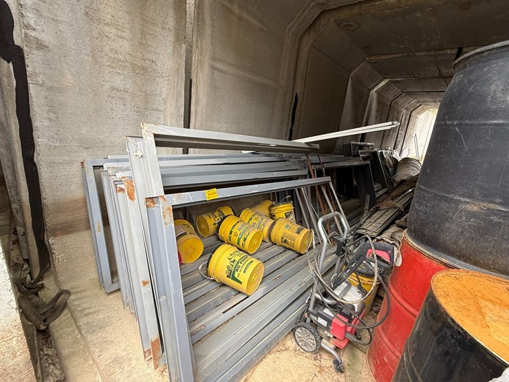 #41741-•-lot-of-(18)-unused-metal-door-frames-s-image-2