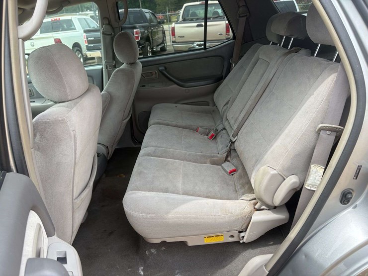 2006-toyota-sequoia-image-18