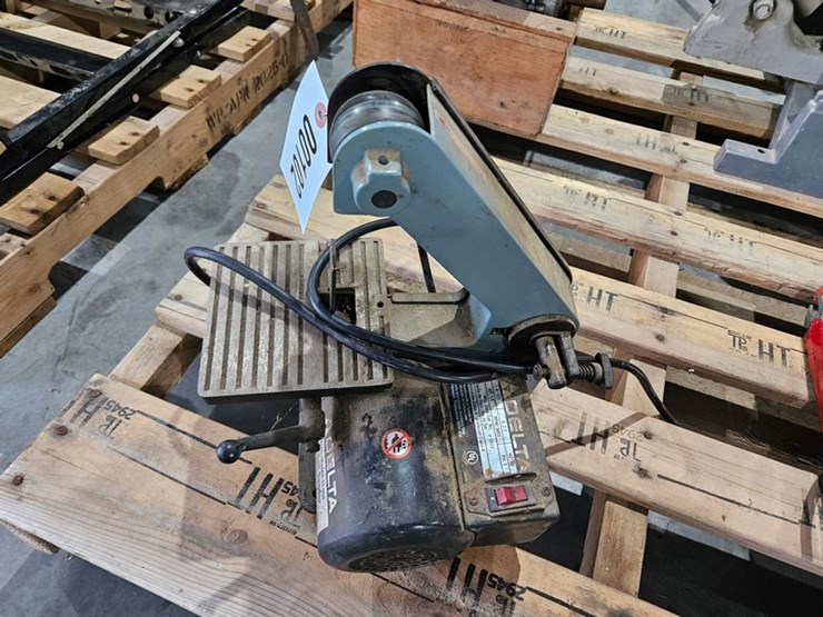 #102-•-delta-31-050-1"-belt-sander-image-2