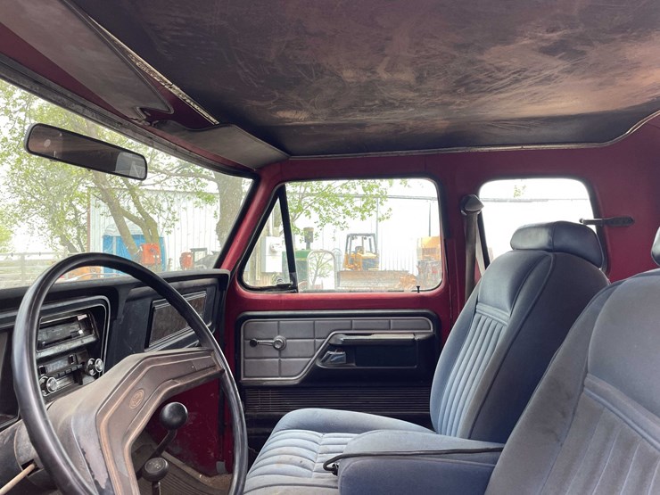 #5571-•-1979-ford-dually-with-modified-cab-image-33