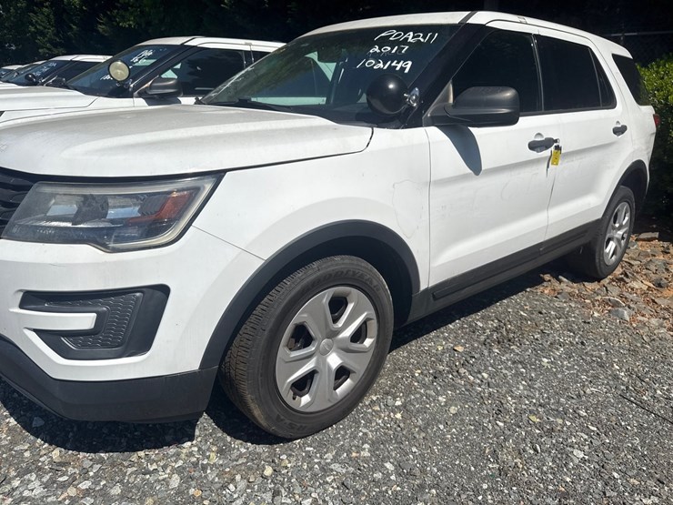 2017-ford-explorer-image-4
