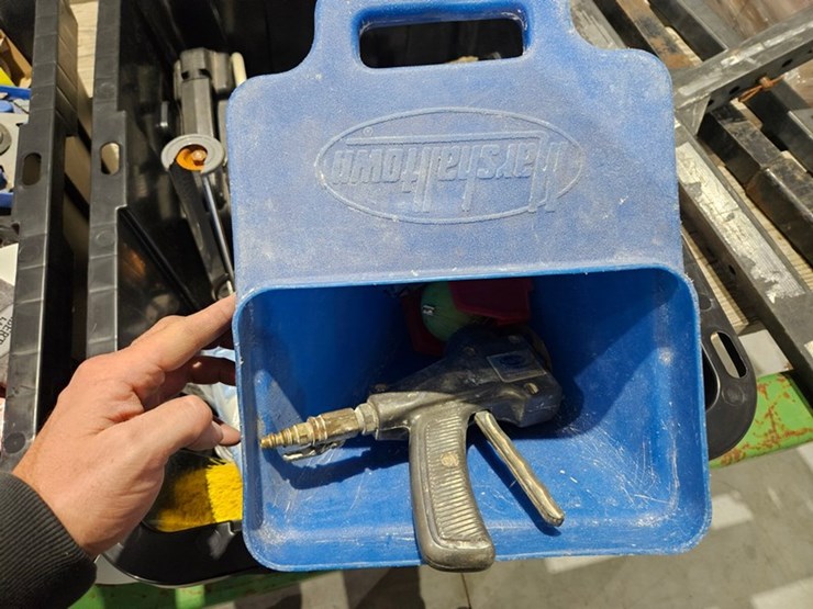 #75-•-lot-of-assorted-construction-items-image-4