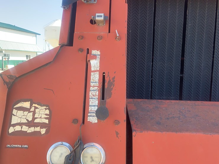 hesston-560-image-14