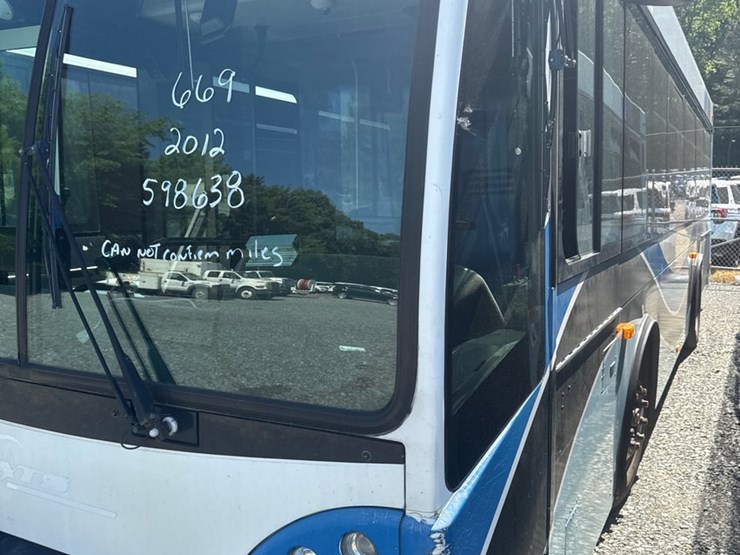 2012-gillig-low-floor-image-5