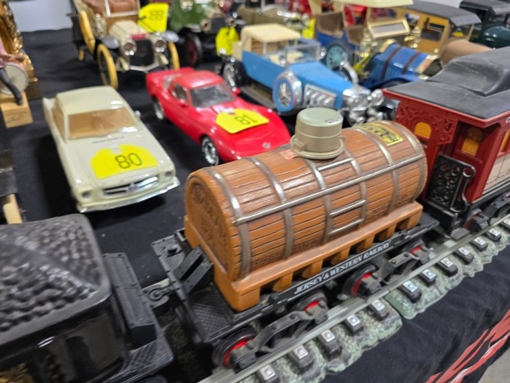 #76-•-jim-beam-decanter-train-set-image-10