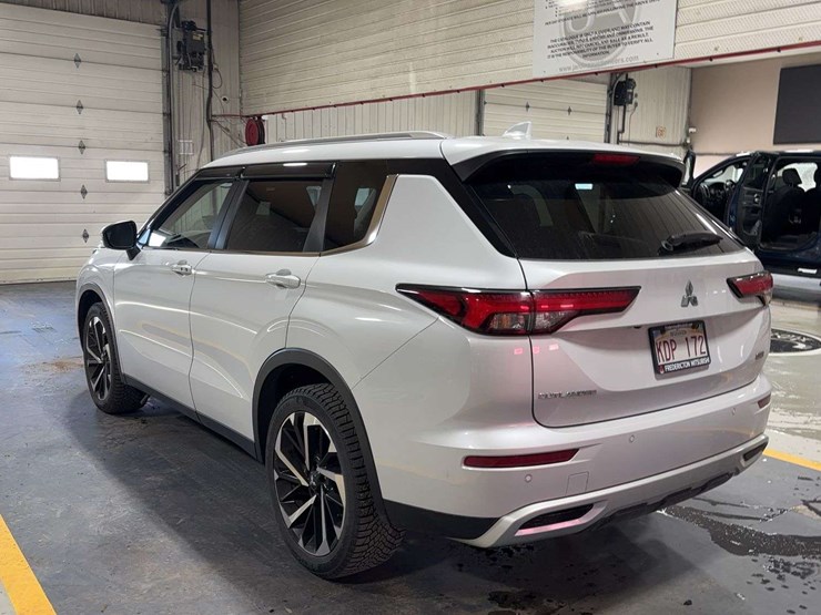 2024-mitsubishi-outlander-image-3