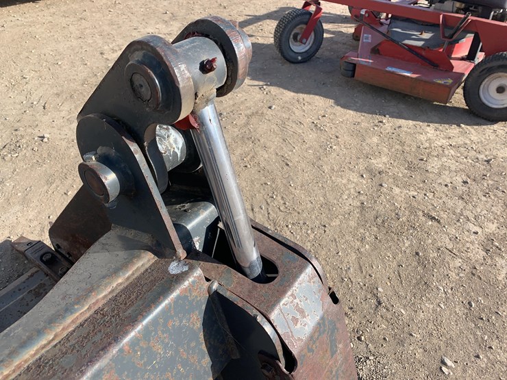 skid-steer-combo-bucket-image-11