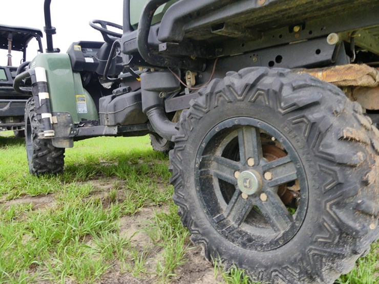2013-john-deere-825i-image-5