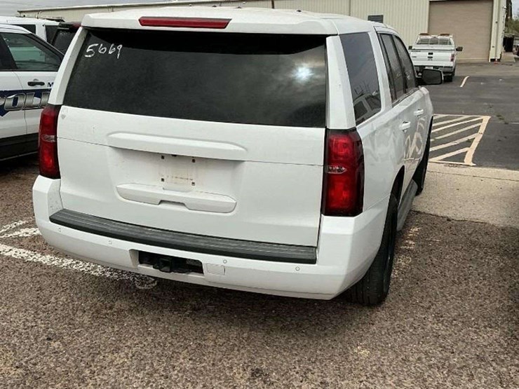 2016-chevrolet-tahoe-image-3