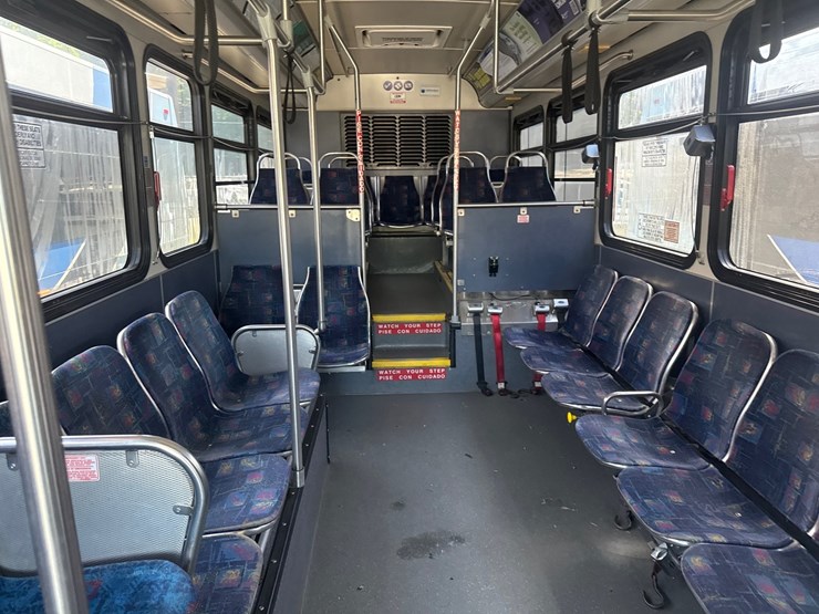 2012-gillig-low-floor-image-28
