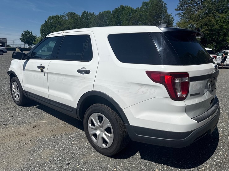2019-ford-explorer-image-9