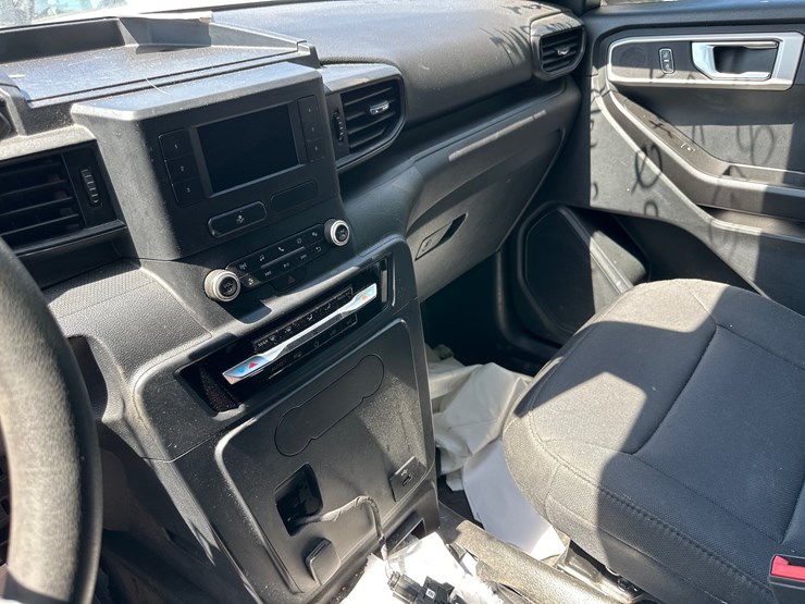 2021-ford-explorer-image-18