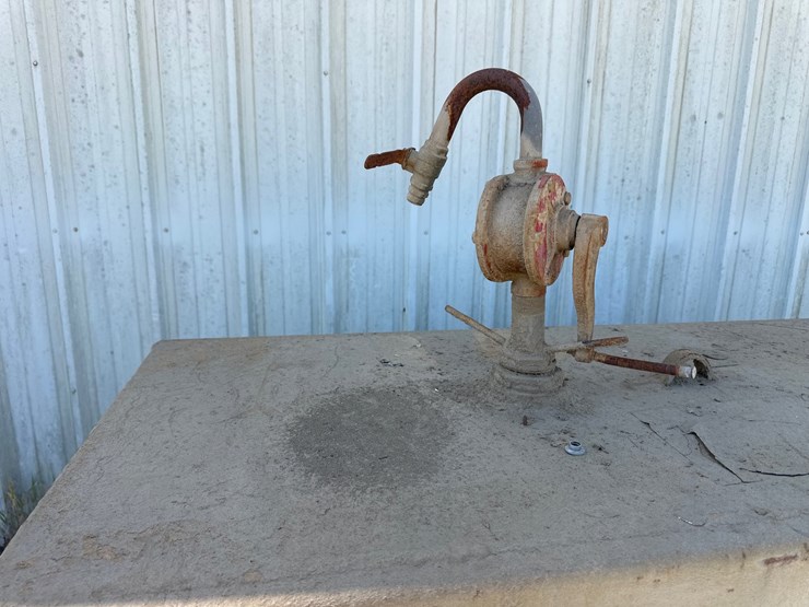 #50-•-citgo-oil-tank-with-hand-pump-image-4