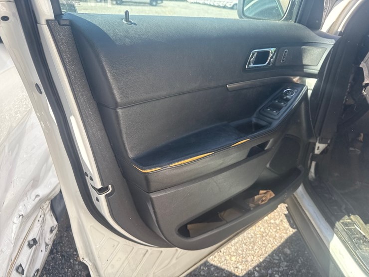 2019-ford-explorer-image-22