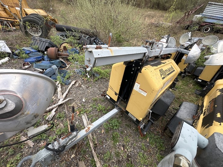 2015-caterpillar-c11-image-1