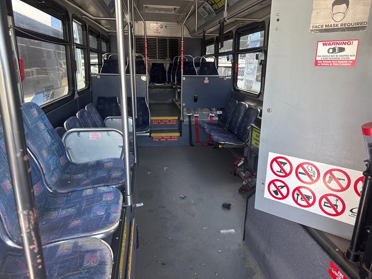 2012-gillig-low-floor-image-28
