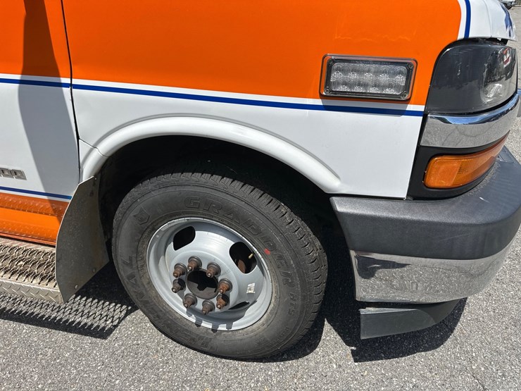 #8-•-2017-chevrolet-ambulance-4500-image-17
