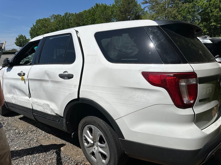 2017-ford-explorer-image-5
