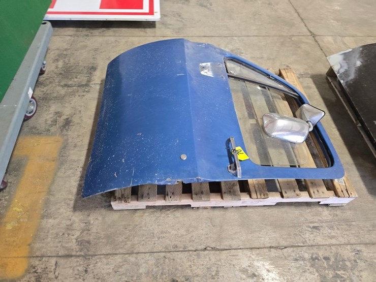 #70-•-chevrolet-left-door-image-2