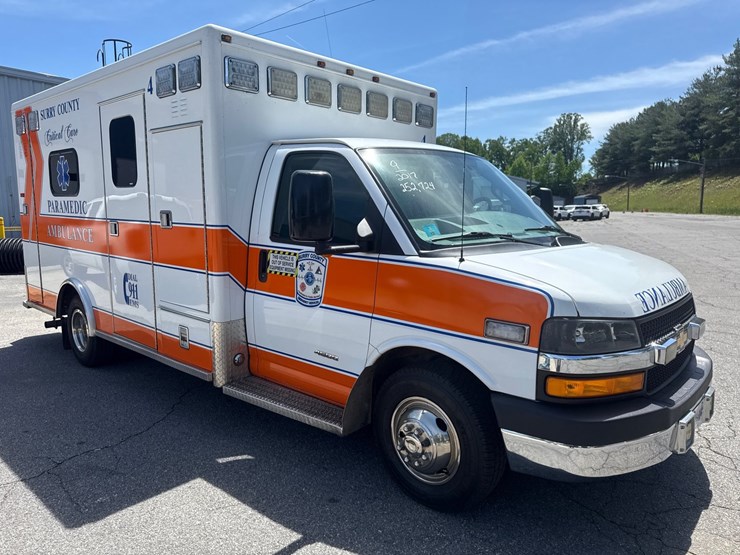 #9-•-2017-chevrolet-ambulance-4500-image-5