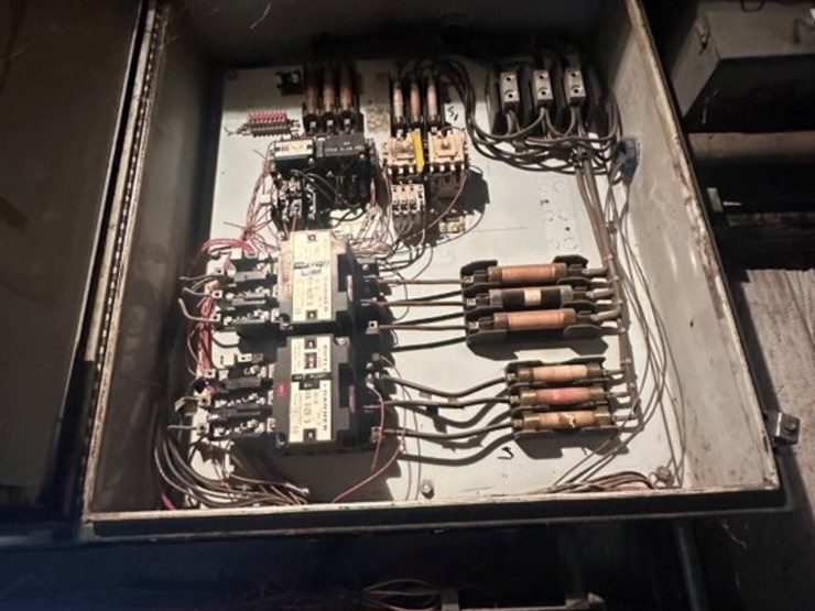 electrical-control-box-with-(2)-cutler-hammer-size-3-motor-starters-image-1