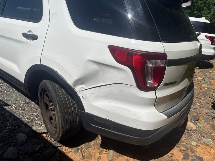 2019-ford-explorer-image-12