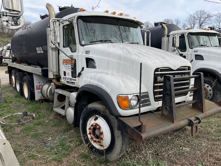 2005-mack-cv713-image-2