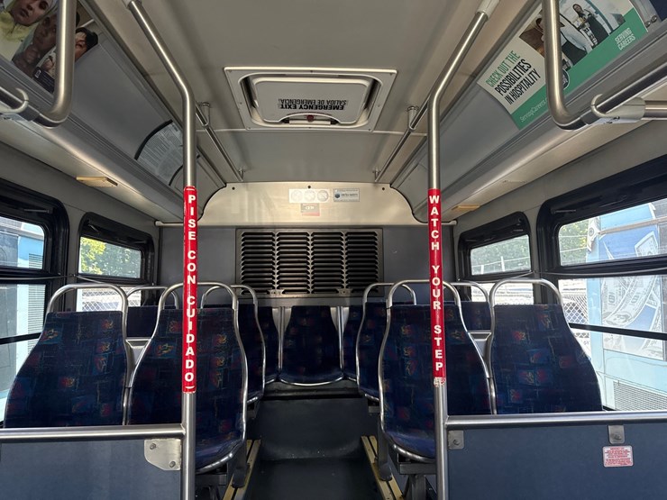 2012-gillig-low-floor-image-30