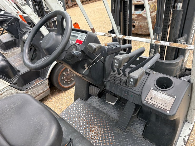 #16274-•-2015-nissan-cf50-forklift-image-6
