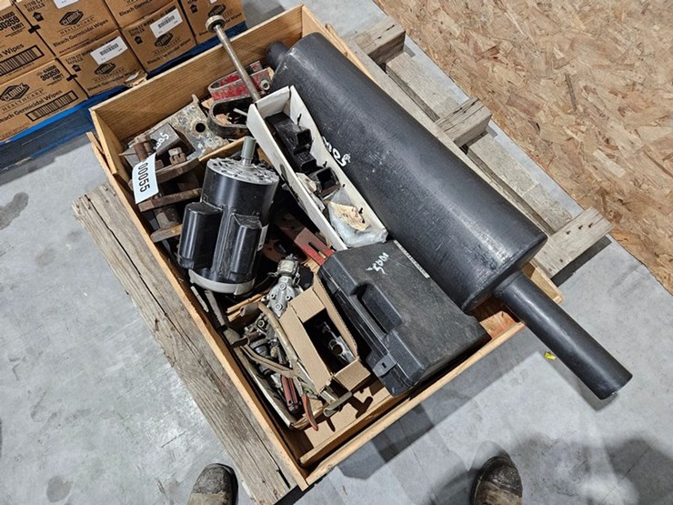 #55-•-pallet-misc-items-image-2
