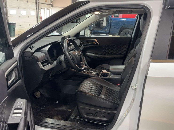 2024-mitsubishi-outlander-image-9
