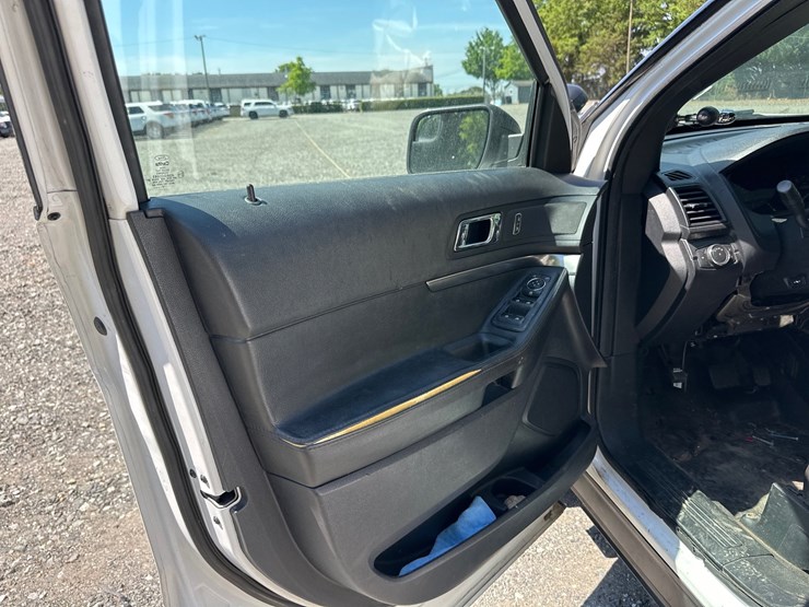 2019-ford-explorer-image-19