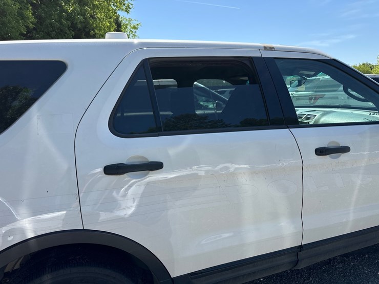 2015-ford-explorer-image-9