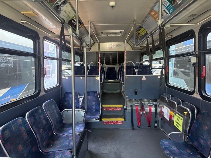 2012-gillig-low-floor-image-25