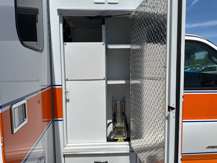 #8-•-2017-chevrolet-ambulance-4500-image-14