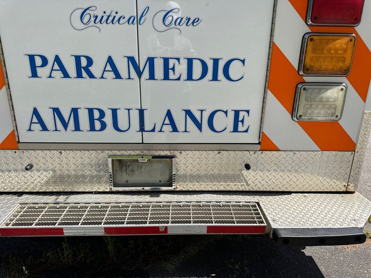 #8-•-2017-chevrolet-ambulance-4500-image-36
